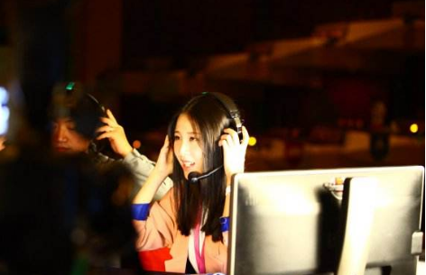 YYF冷冷PIS ZSMJ同屏! 斗鱼嘉年华上演DOTA2全明星?
